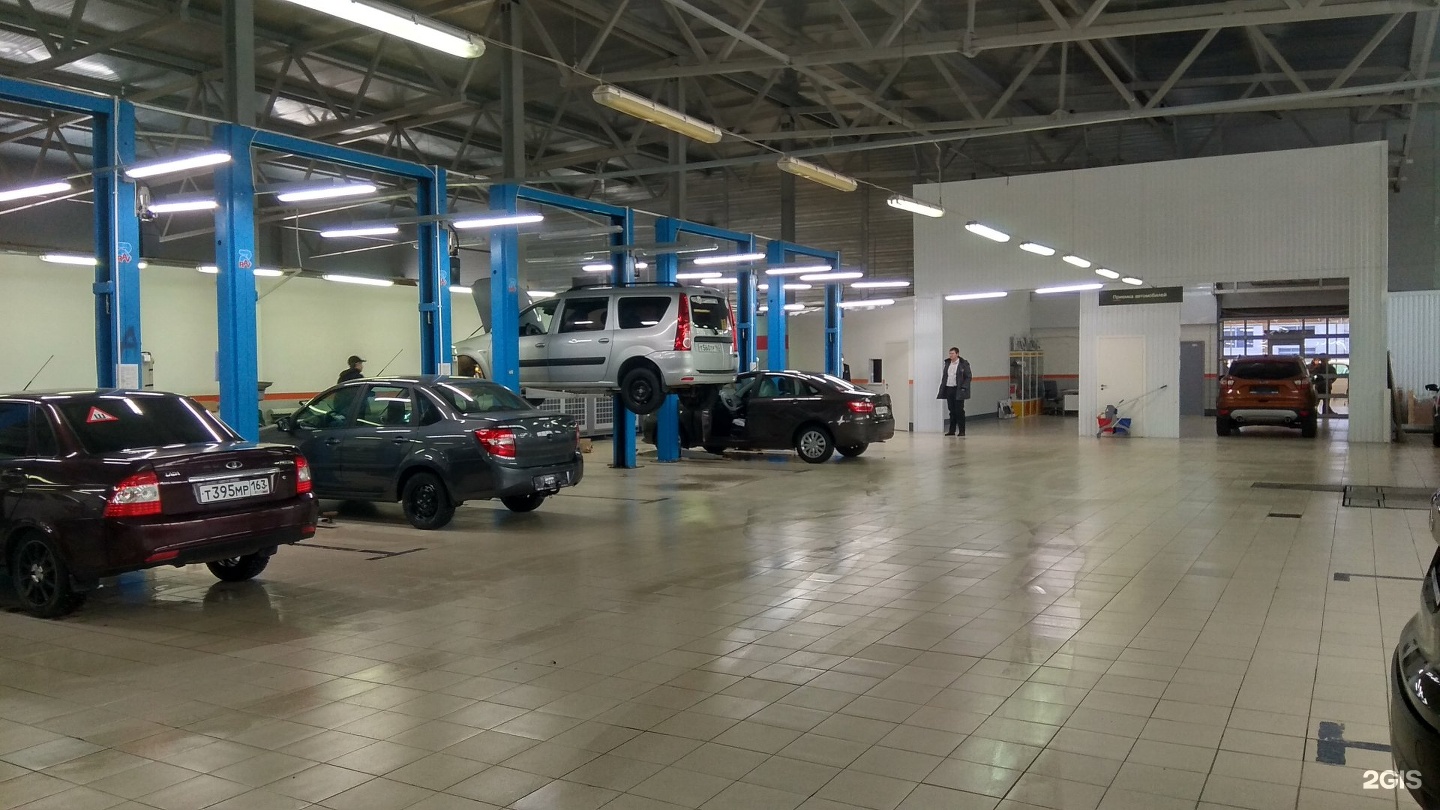 Самарские автомобили. Завод АВТОВАЗ. АВТОВАЗ производство. Самара авто. Автосалон Лада в Самаре.