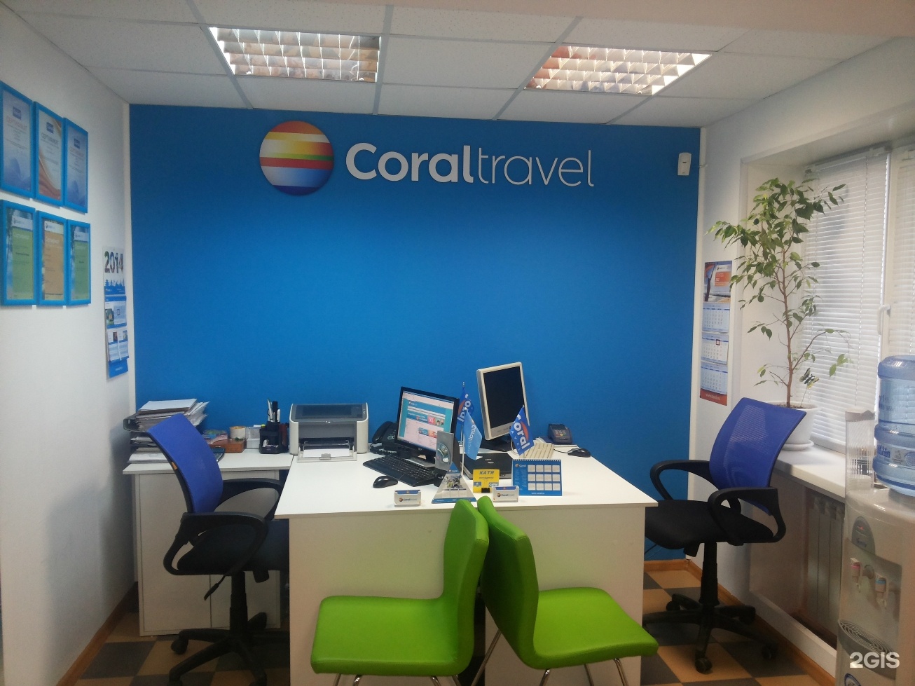 Travel office. Офис турагентства. Coral Travel офис. Офис туристического агентства. Дизайн офиса турфирмы.