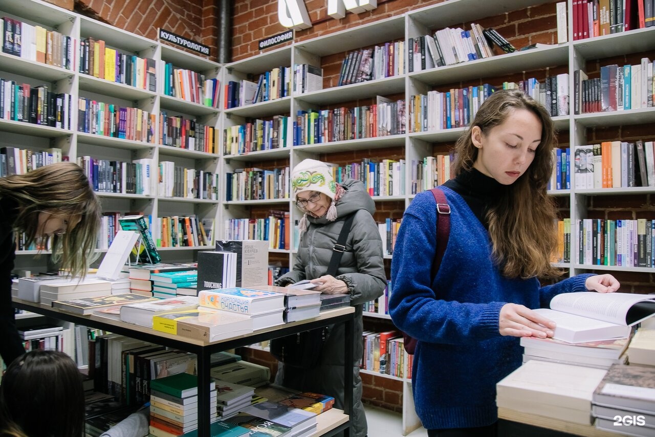 Центр изменений. Центр современной культуры смена Казань. Культурный центр смена Казань. Центр современного искусства смена Казань. Смена Бурхана Шахиди 7.