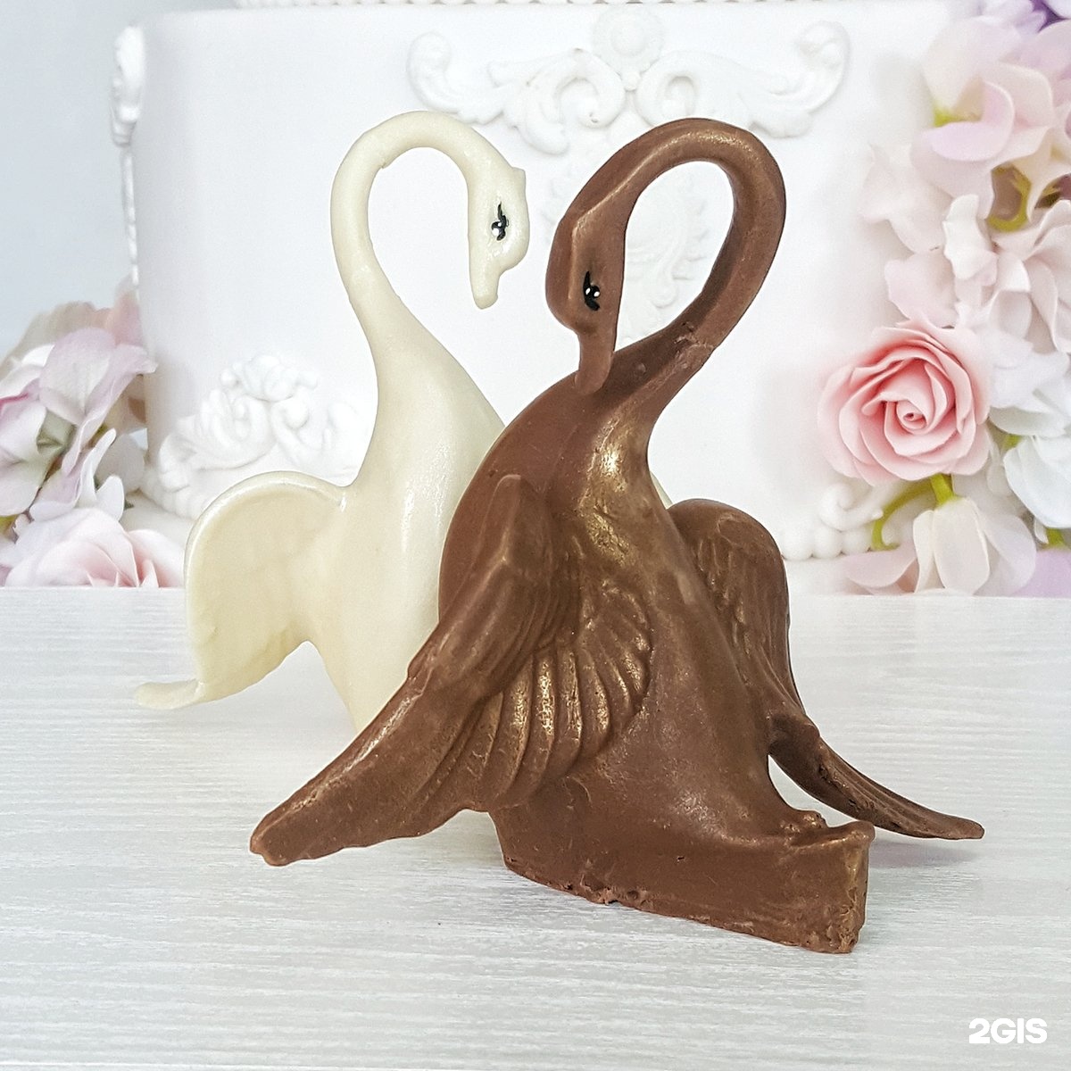 Фигурка лебедя из шоколада