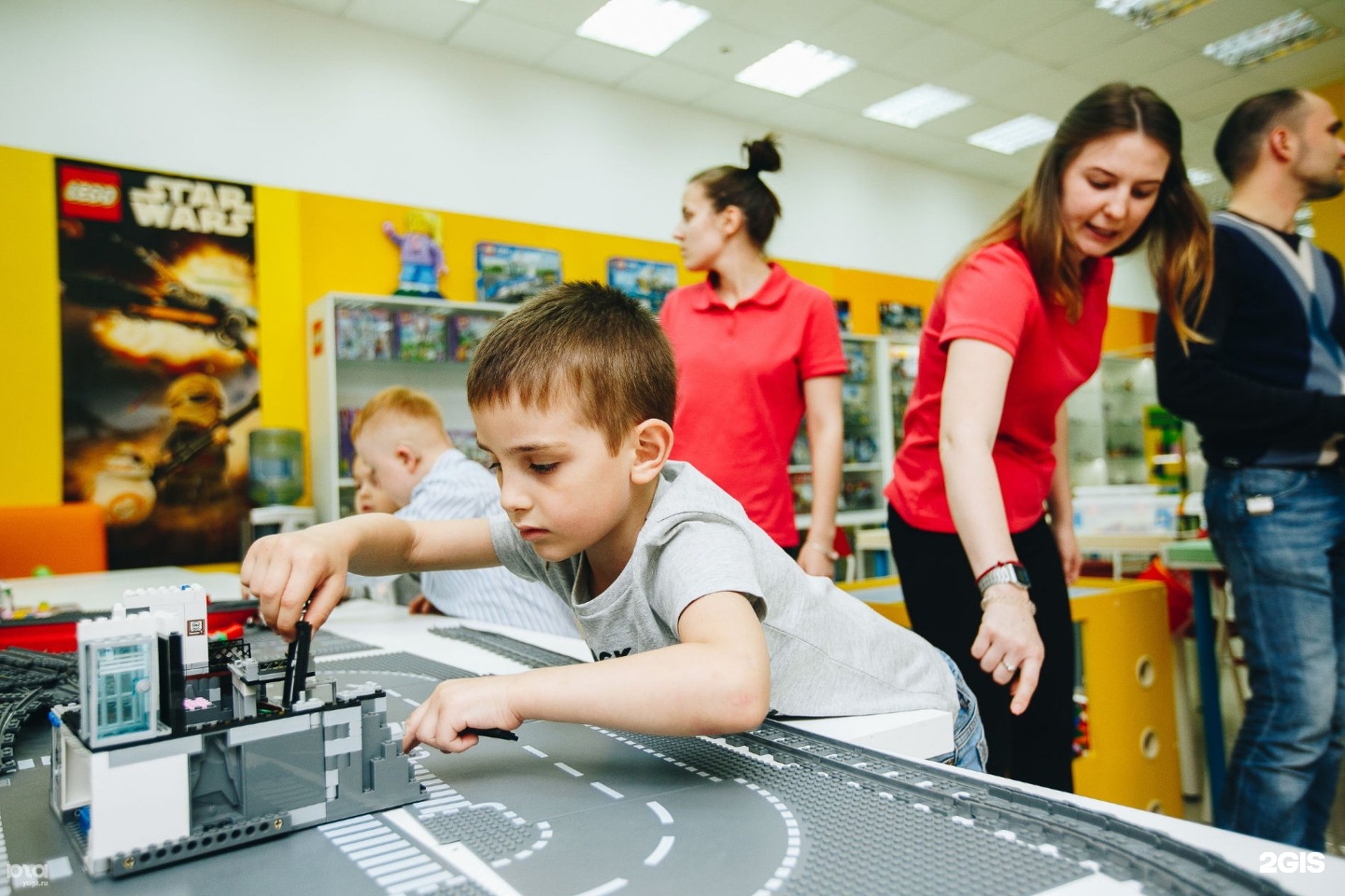 Play center. Лего центр Краснодар красная площадь. Лего центр Краснодар. Лего развлекательный центр. Лего центр развлечение.