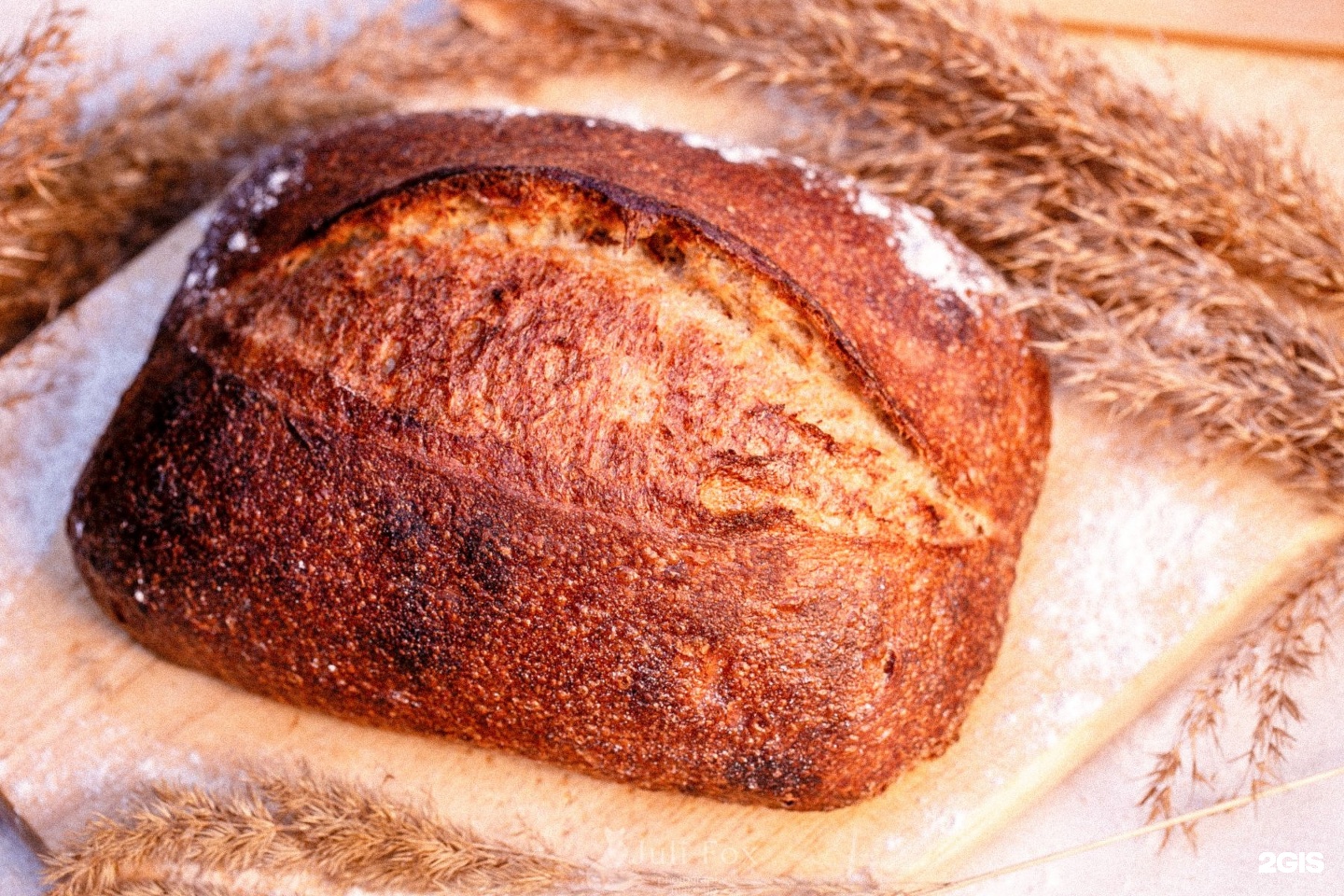 Видео печь хлеб. Хлеб ржаной подовый. Хлеб Славянский подовый. Хлеб богатырь подовый. Коврига хлеба.