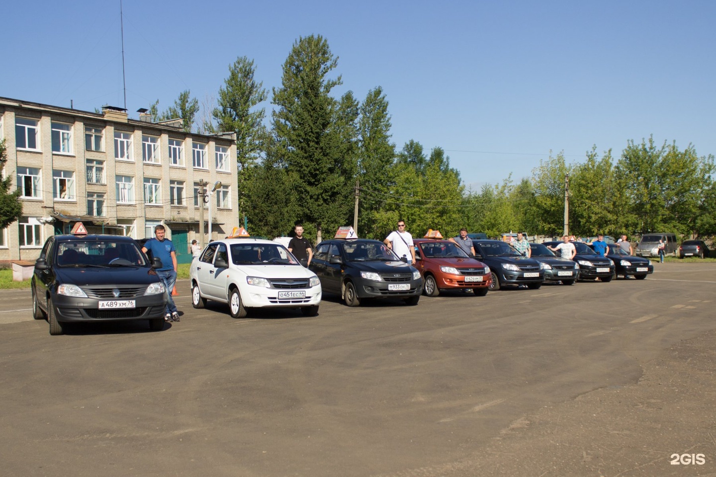 Автошкола ярославль. АВТОПЯТЬ Ярославль. Автошкола на проспекте Ленина Арзамас. Автошкола Ленина 27 Елец.