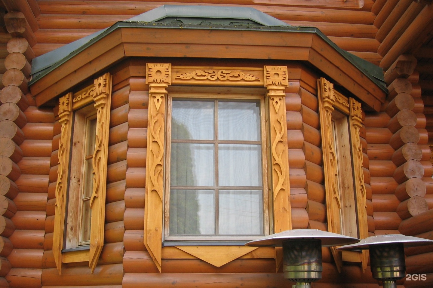 отделка окон в деревянном доме фото