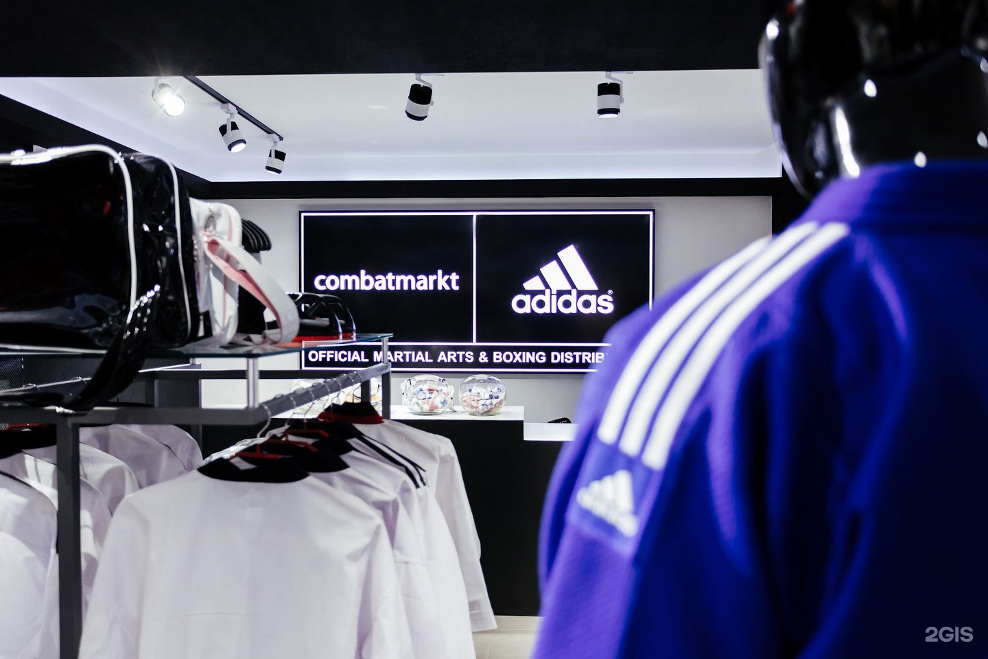 Комбат маркет. Combatmarkt adidas. Combatmarkt Москва. Combatmarkt logo. Экипировочный центр «Combat Sport Pro» логотип.