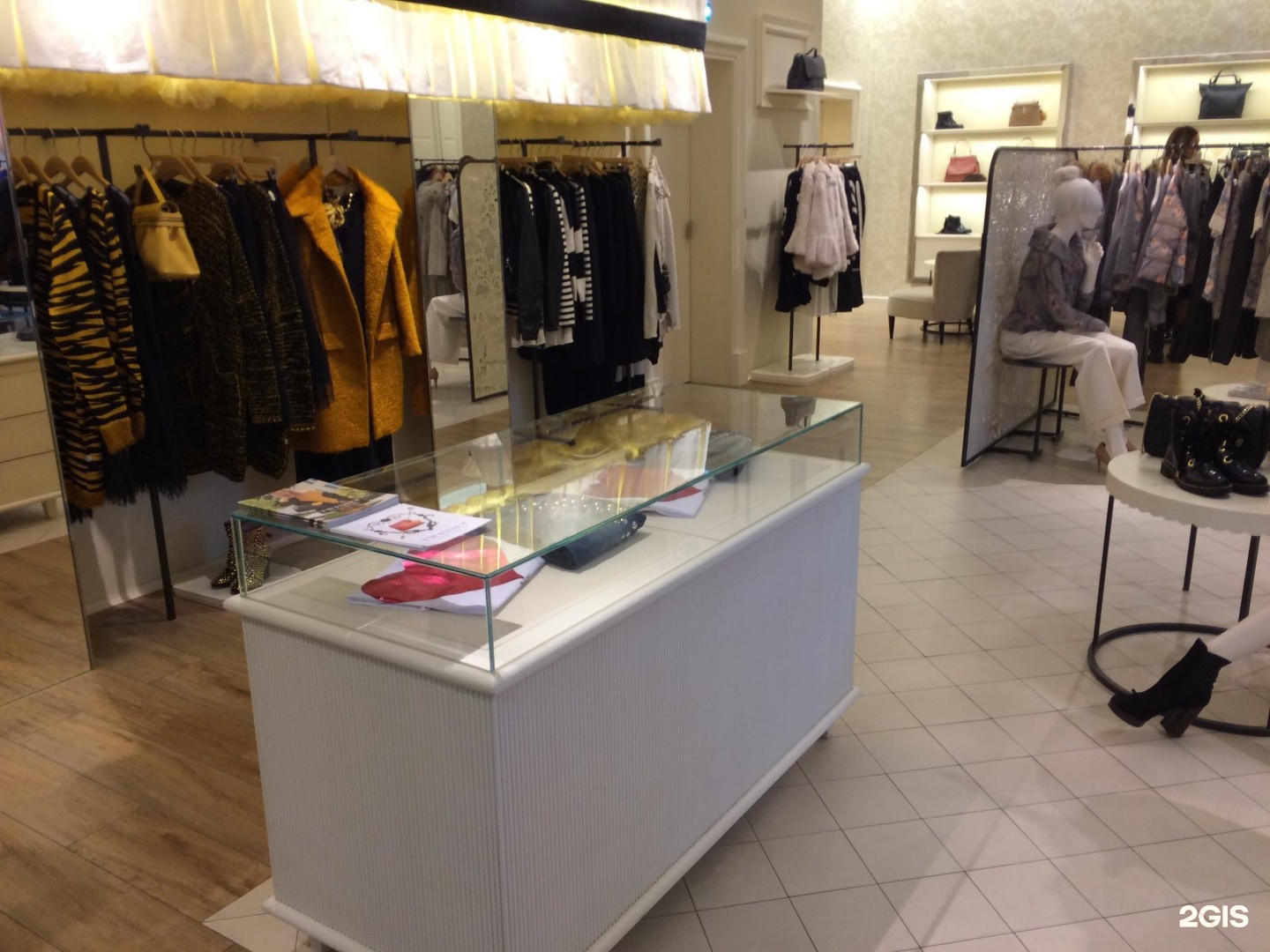 Twinset milano интернет магазин. Twin Set Milano магазин. Twinset Milano интернет магазин Outlet Москва.