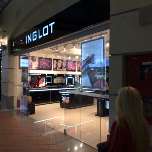 Фото от владельца INGLOT, сеть магазинов косметики