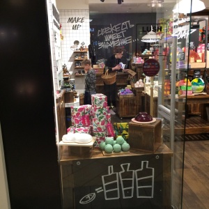 Фото от владельца LUSH, магазин свежей косметики ручной работы