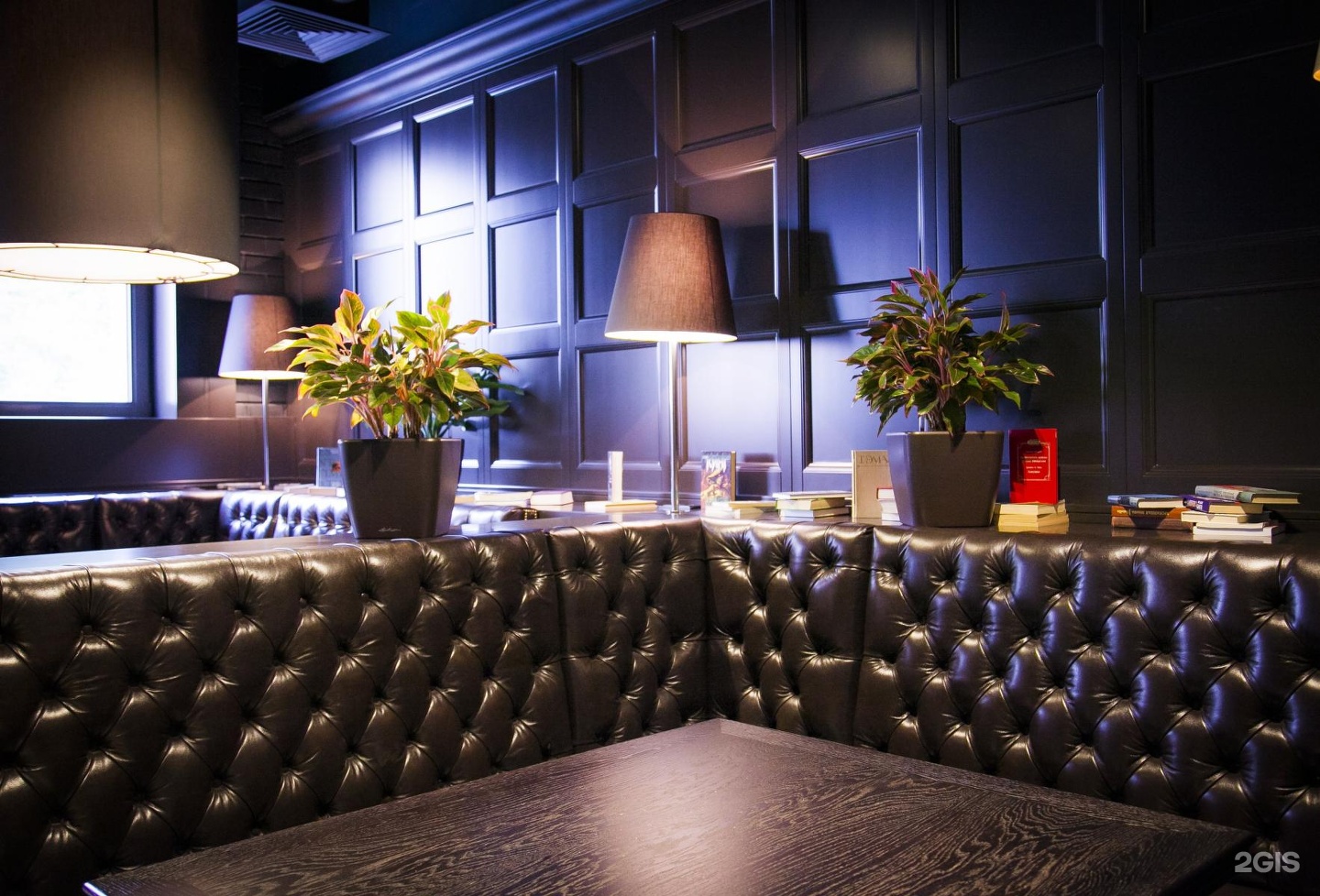 Ресторан happy bones happy проточный. Ресторан хэппи в москве официальный. Четки перекидные блатные. Кости москва. Владелец вайт рэббит.