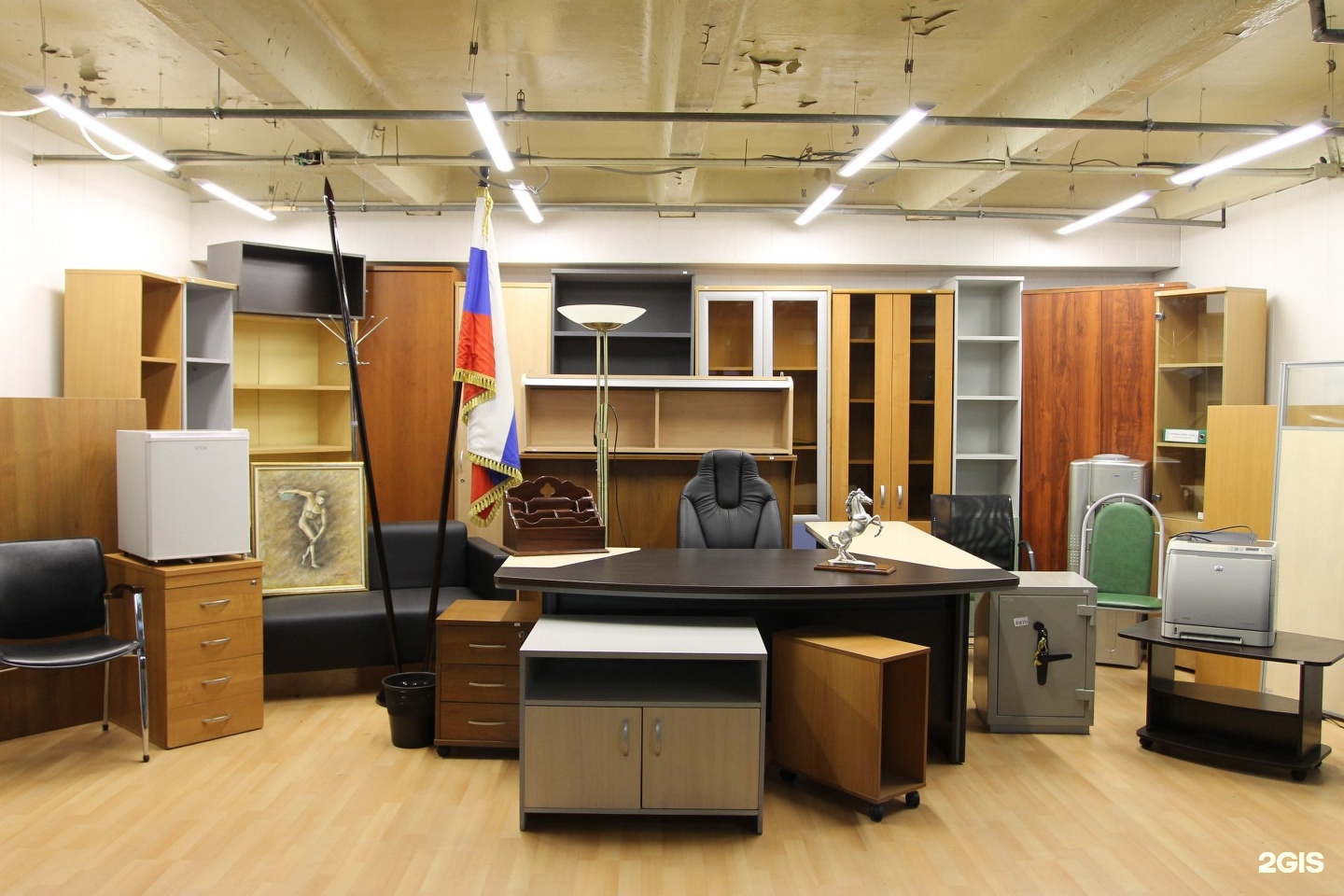 Купить офисную мебель б у. Склад офисной мебели. Организация рабочего пространства в офисе. Магазин офисной мебели в Москве. Комиссионный офисной мебели в Москве.