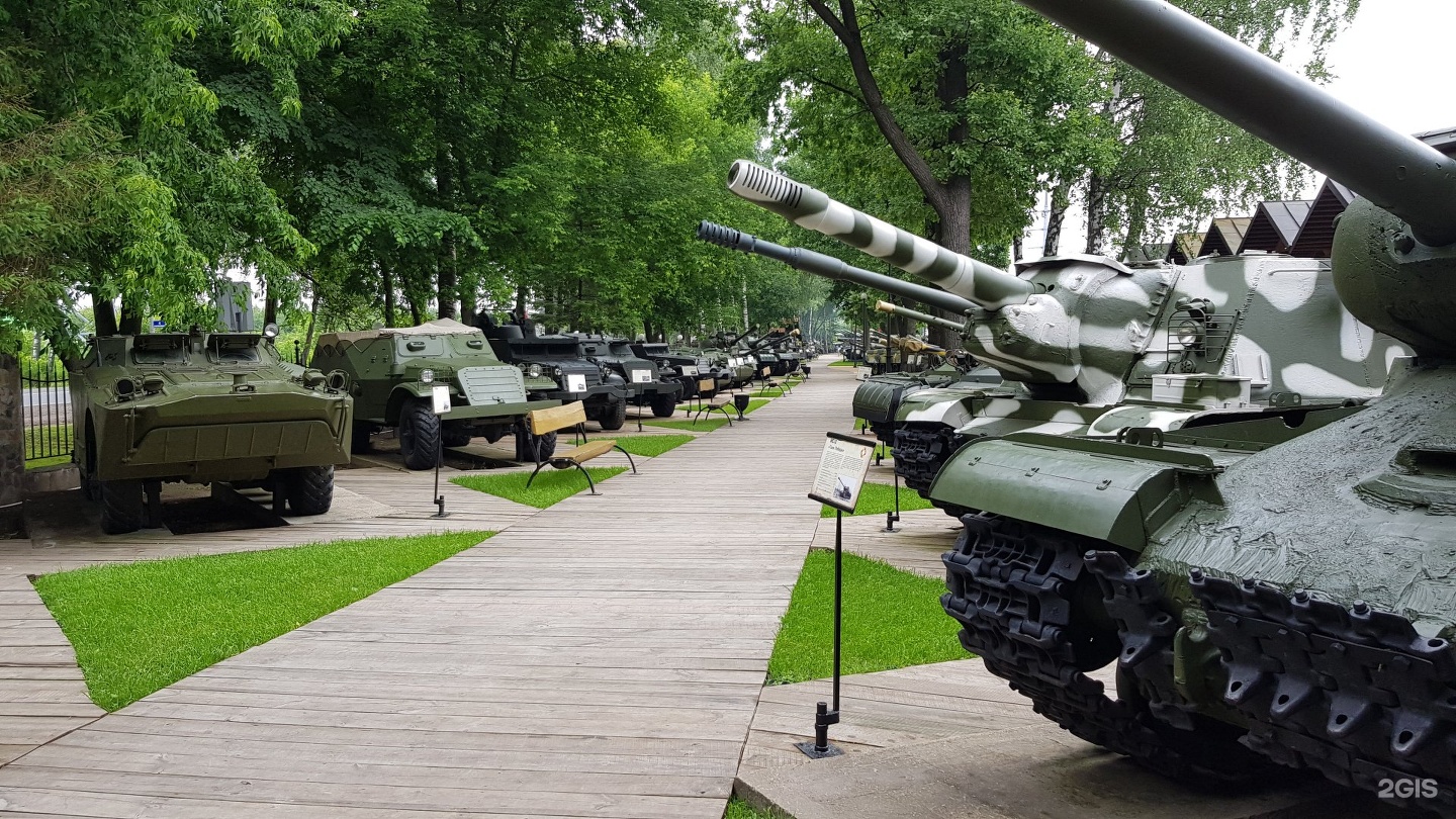 Военная техника в парке победы