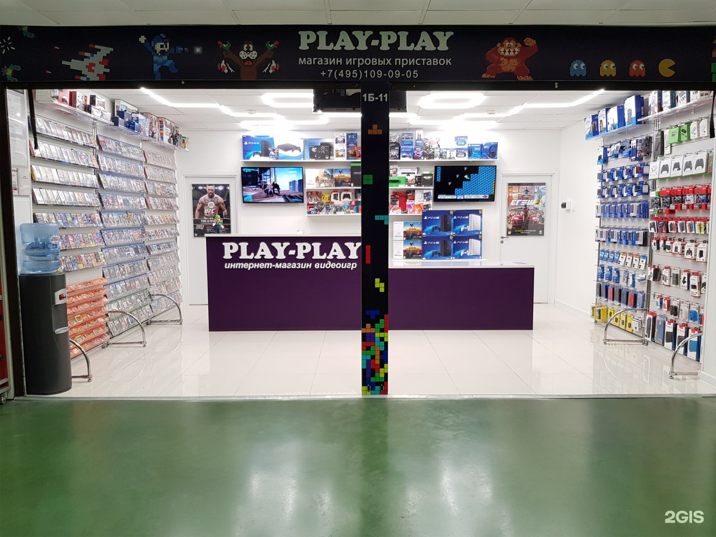 Игровые магазины в москве. Магазин игровых приставок. Магазин игровых консолей в Москве. Фото магазина игровых приставок. Play Center магазин приставок.