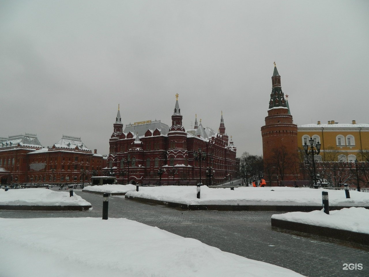 Государственный исторический музей на красной площади. Москва красная площадь 1 государственный исторический музей. Исторический музей близко Москва летом. Красная площадь 1б.