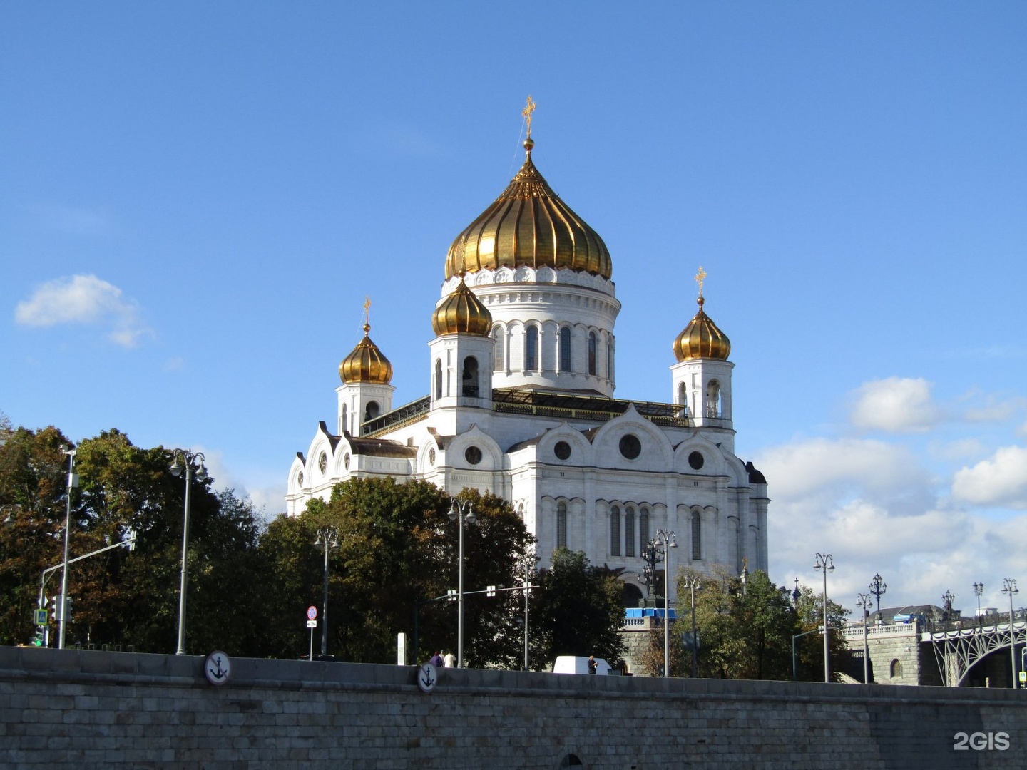 Москва волхонка 15. Храм Христа Спасителя Красноярск. Храм на Волхонке. Храм Христа Спасителя улица. Храм Христа Спасителя Москва вид с Волхонки.