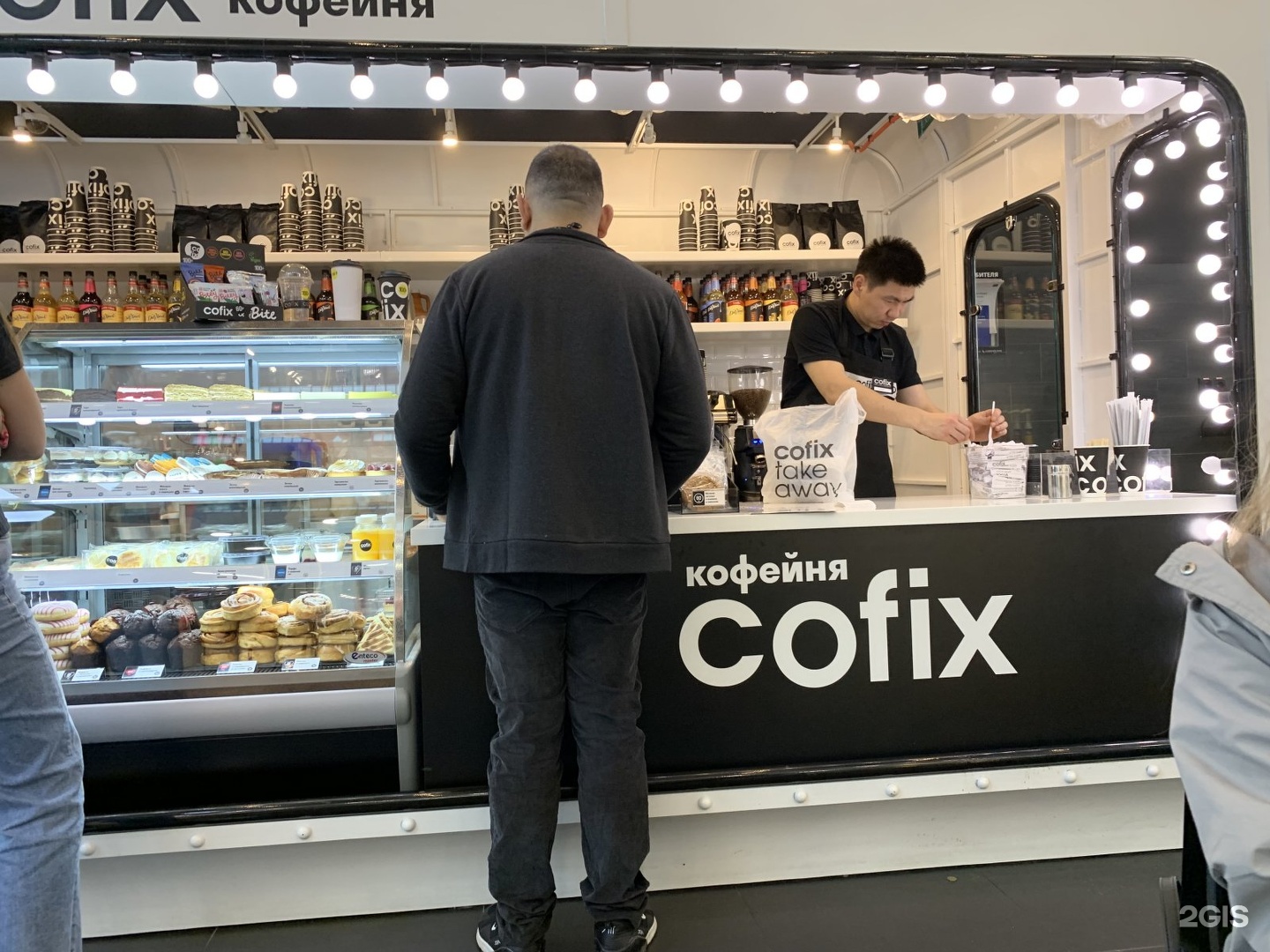 Cofix москва. Кофикс Глобал. Кофейня кофикс. Cofix в Москве. Кофикс Десерты.