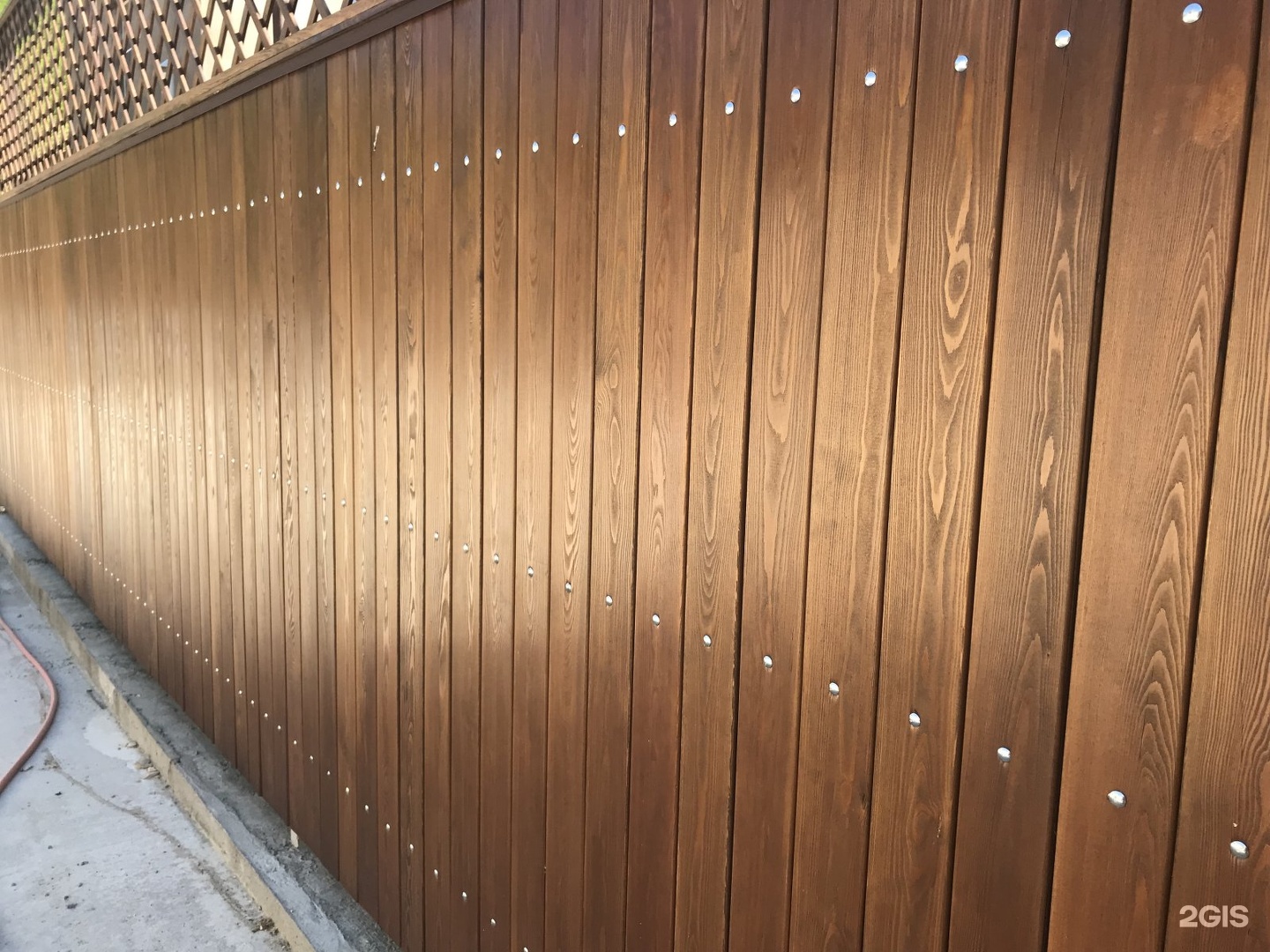 Забор из планкена лиственницы