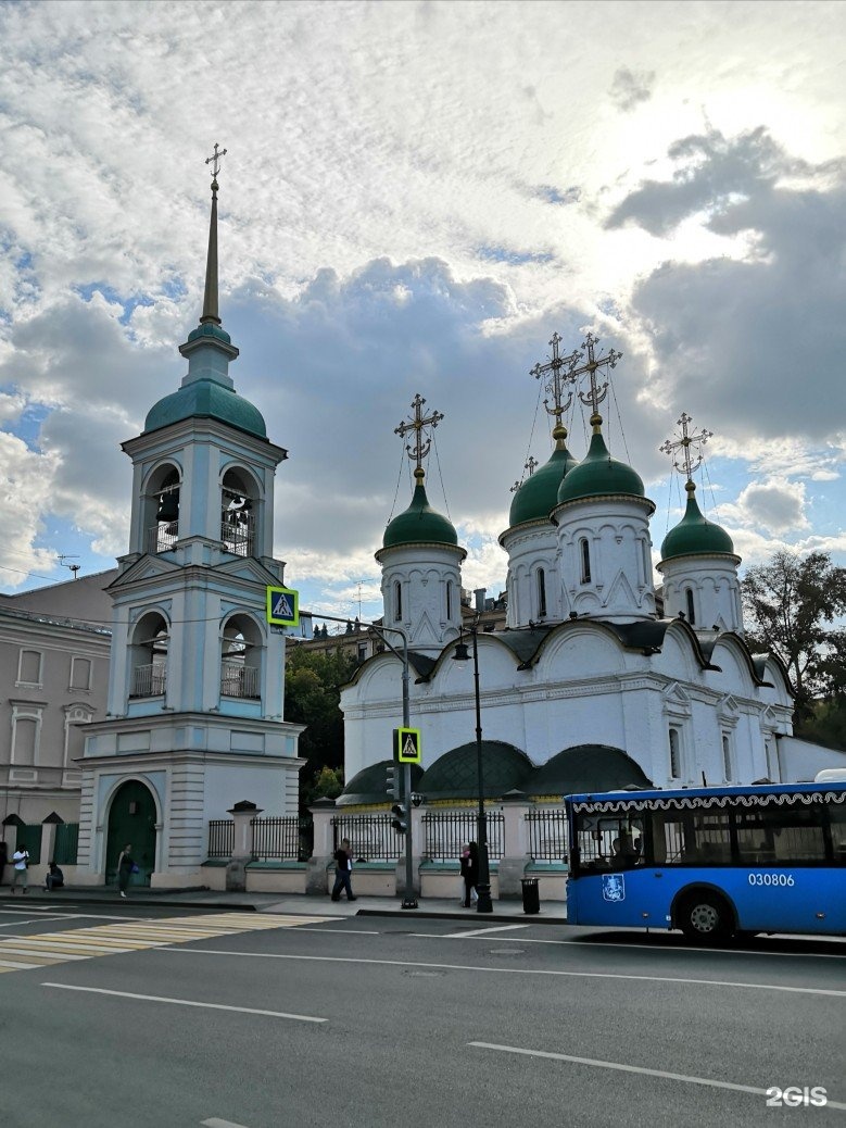 Листа москва. Храм на Сретенке. Церковь Троицы в листах на Сретенке фото