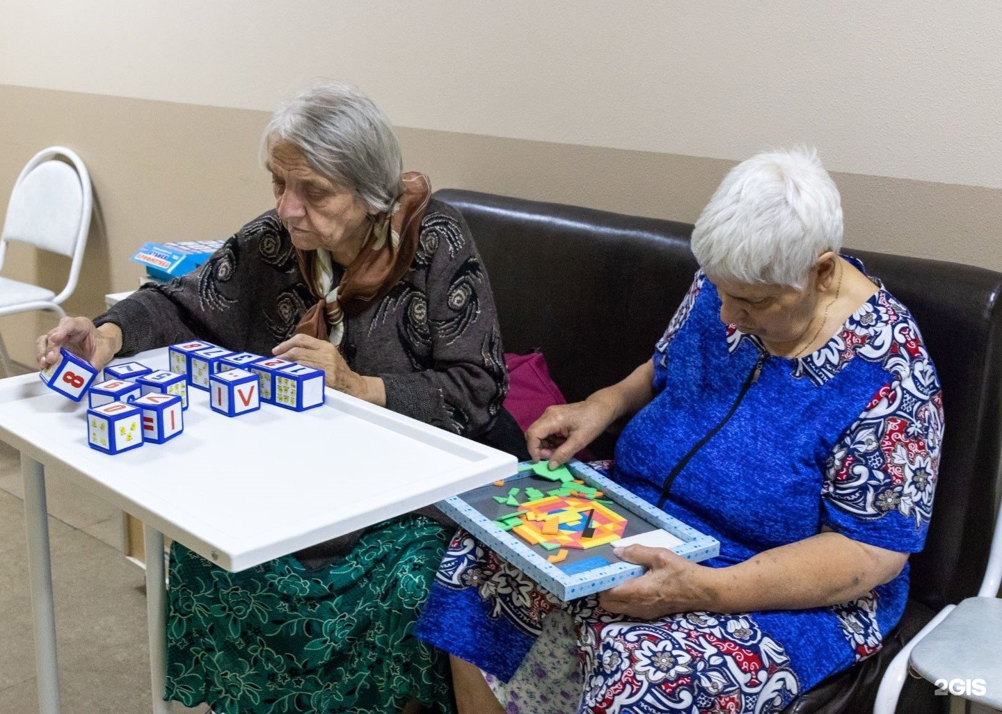 Конкурсы игра для пожилых. Пенсионеры в доме престарелых. Творчество для пенсионеров. Дом пенсионеров. Пансионат для пожилых людей.
