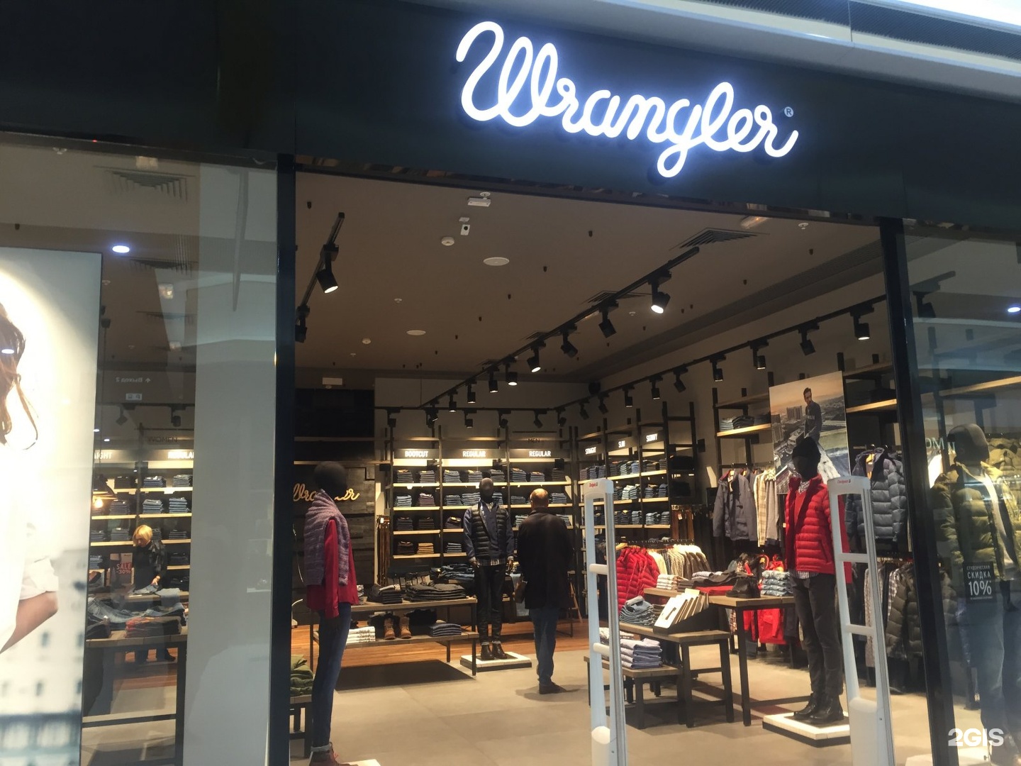 Lee Wrangler СПБ галерея. Lee, Wrangler в Стамбуле. Vans Lee Wrangler Bratislava.