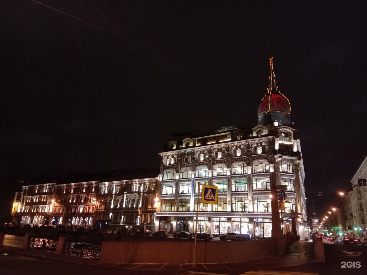 Универмаг au Pont rouge Санкт-Петербург. Au Pont rouge. У красного моста. Дом у красного моста в Санкт-Петербурге. Кафе красный мост.