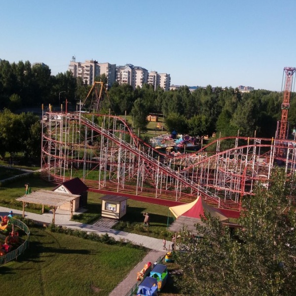 Арлекино омск. Парк Арлекино Барнаул. Парк развлечений Арлекино в Барнауле. Парк Арлекино Барнаул аттракционы. Исакова 149а Барнаул парк.