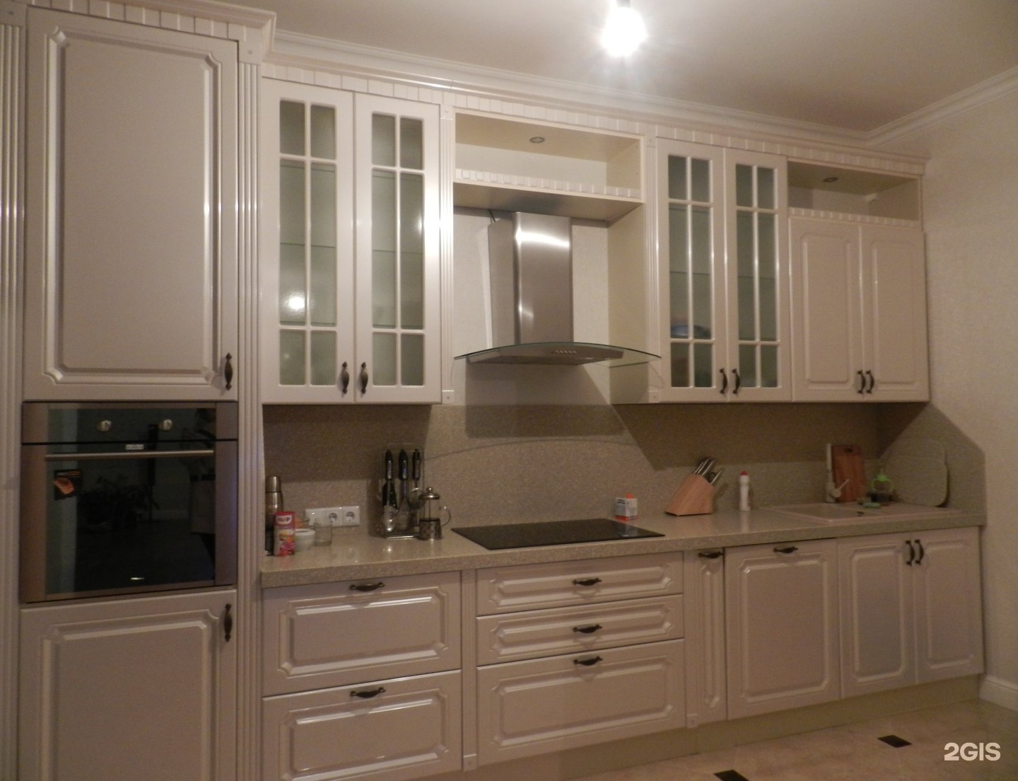 Кухонный гарнитур 3 метра классика. Кухня венеция угловая с патиной. Кухни из пленки. Кухни из мдф спб. Кухня мдф светлая.