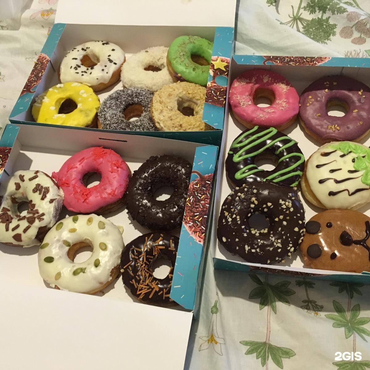 Star donuts. Донатс кафе. Донатс кафе Екатеринбург. Star Donuts Екатеринбург Гринвич. ООО Донатс кафе Москва.