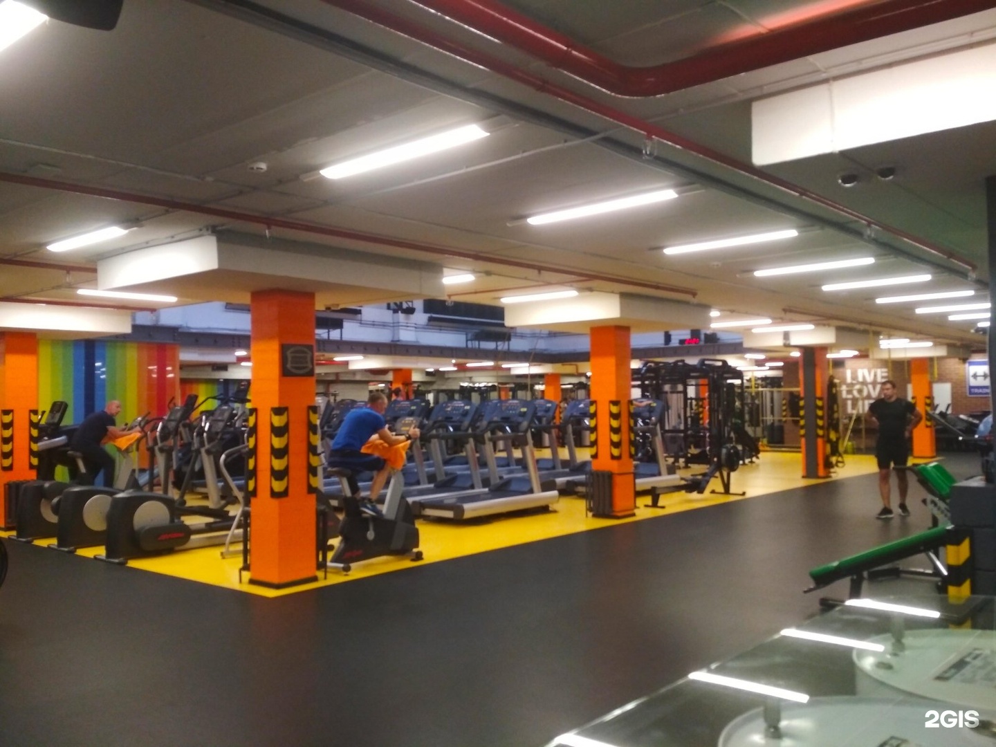 Garage gym екатеринбург. Гараж Джим Екатеринбург. Гараж фитнес Екатеринбург. Тренажёрный зал гараж Стерлитамак. Гараж Джим вывеска Екатеринбург.