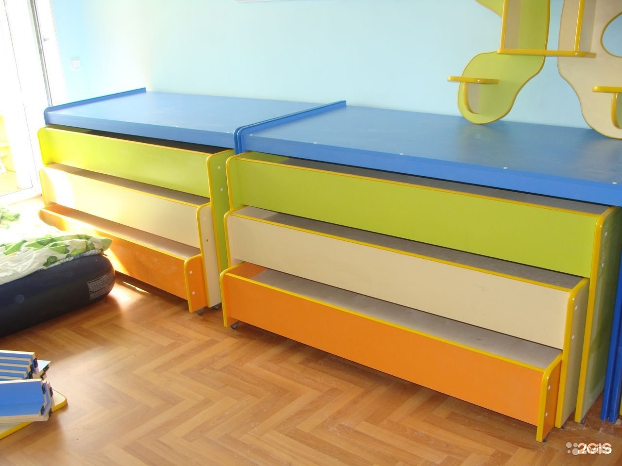 Выдвижные кровати в детском саду
