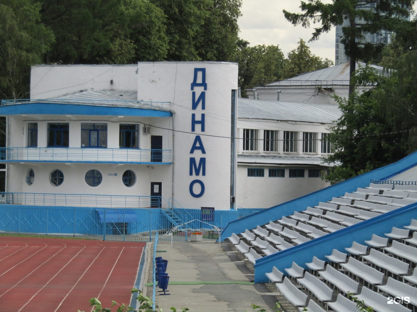 Динамо екатеринбург. Динамо Екатеринбург Еремина 12. Динамо (спорткомплекс, Екатеринбург). Динамо ЕКБ комплекс. Спортивный комплекс Динамо ЕКБ.