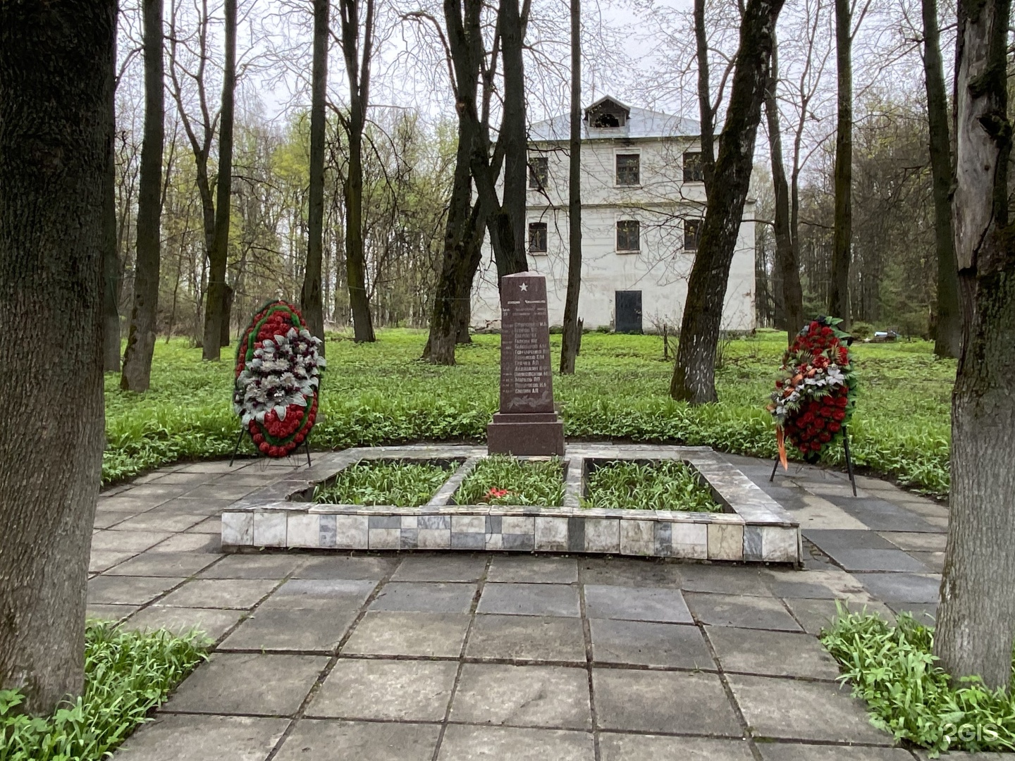 Памятник жителям. Кладбище Чашниково Солнечногорский. Братская могила Чашниково Солнечногорский район. Памятник Чашниково. Кладбище Чашниково Солнечногорский район.