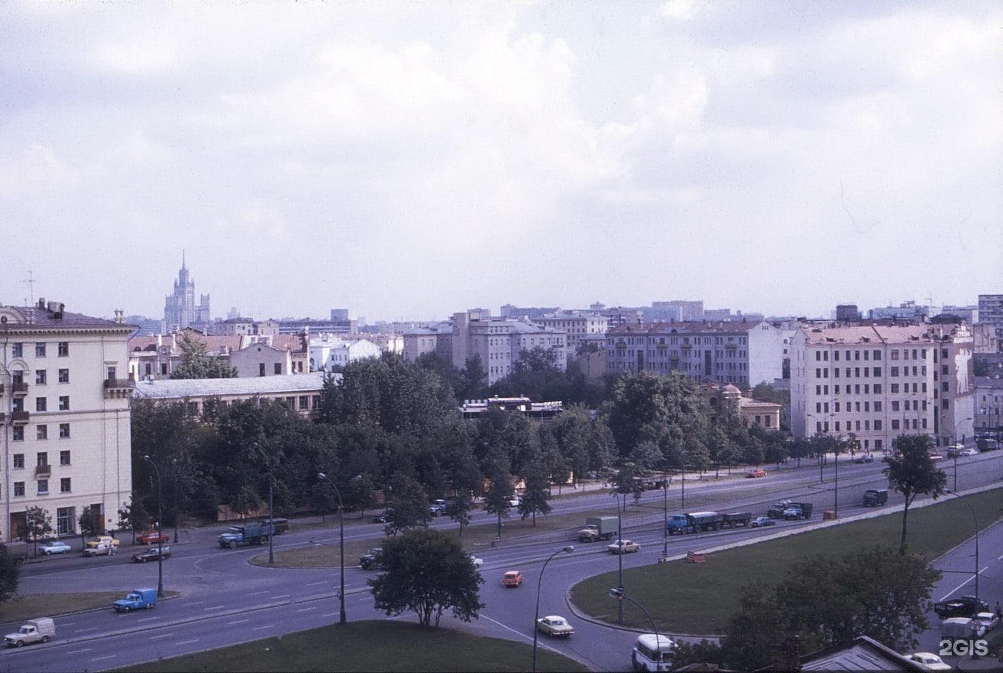 Улица крымский вал москва. Якиманка (ЦАО) фото.