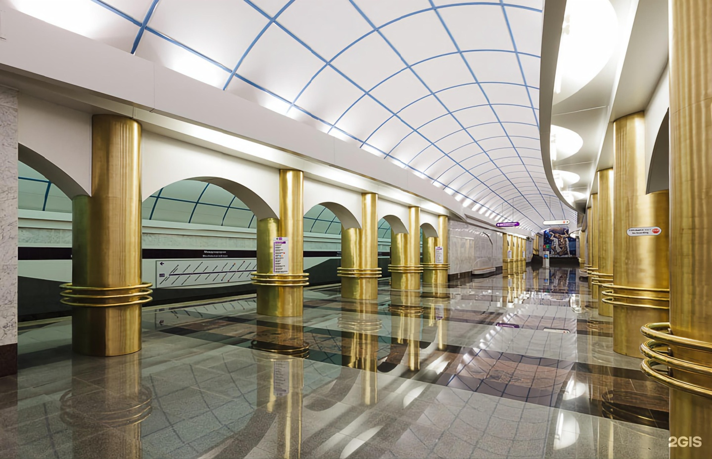 Станция метро Международная