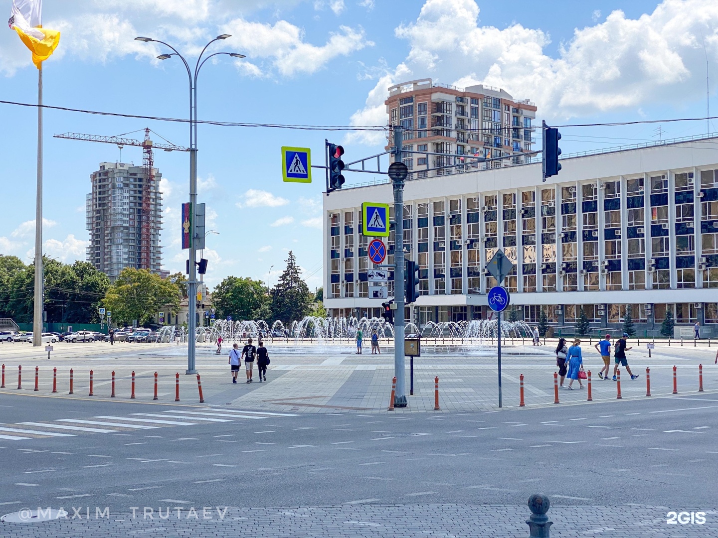 Главное краснодар. Театральная площадь Краснодар. Городская площадь Краснодар. Площадь Краснодара. Главная площадь Краснодара.