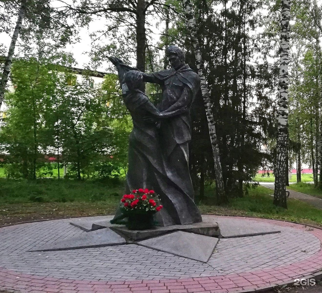 Сила памяти. Памятник вальс Победы в Новосибирске. Памятник вальс Победы в Академгородке. Новосибирск памятник «вальс Победы» описание. Скульптура вальс Победы.