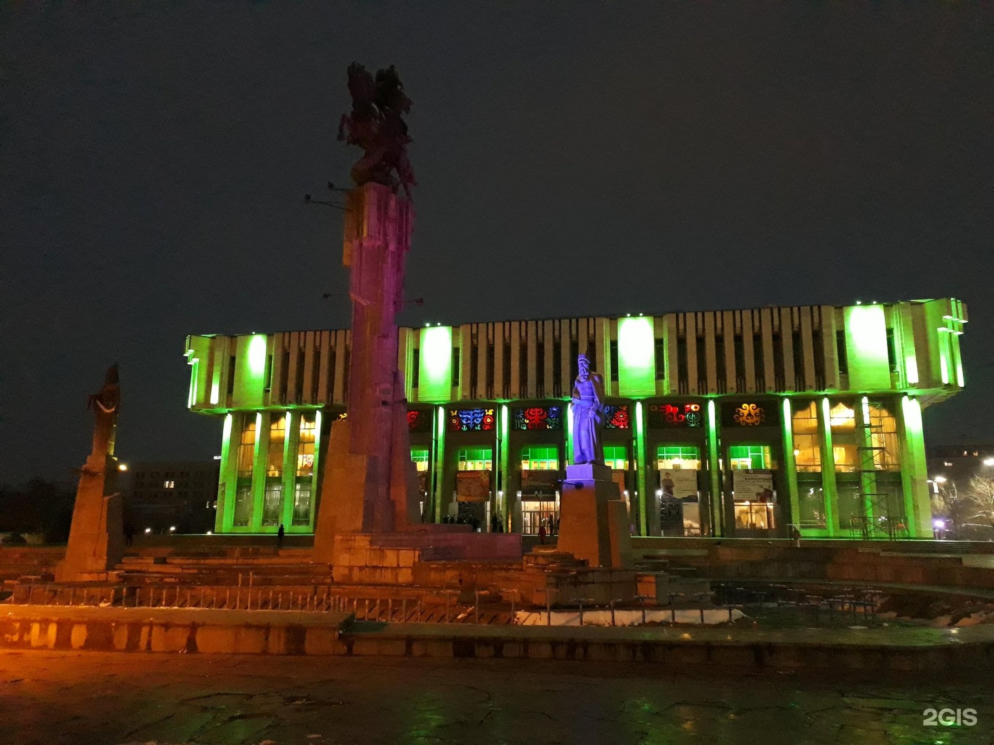 Время в бишкеке. Город Бишкек филармония. Филармония Сатылганова. Филармония ночь Бишкек. Филармония улица Бишкек.