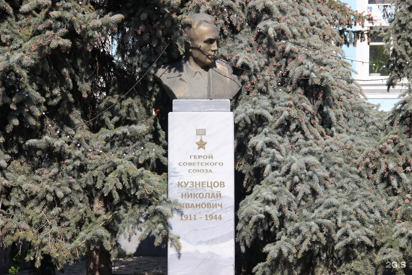Памятник разведчику Николаю Ивановичу Кузнецову