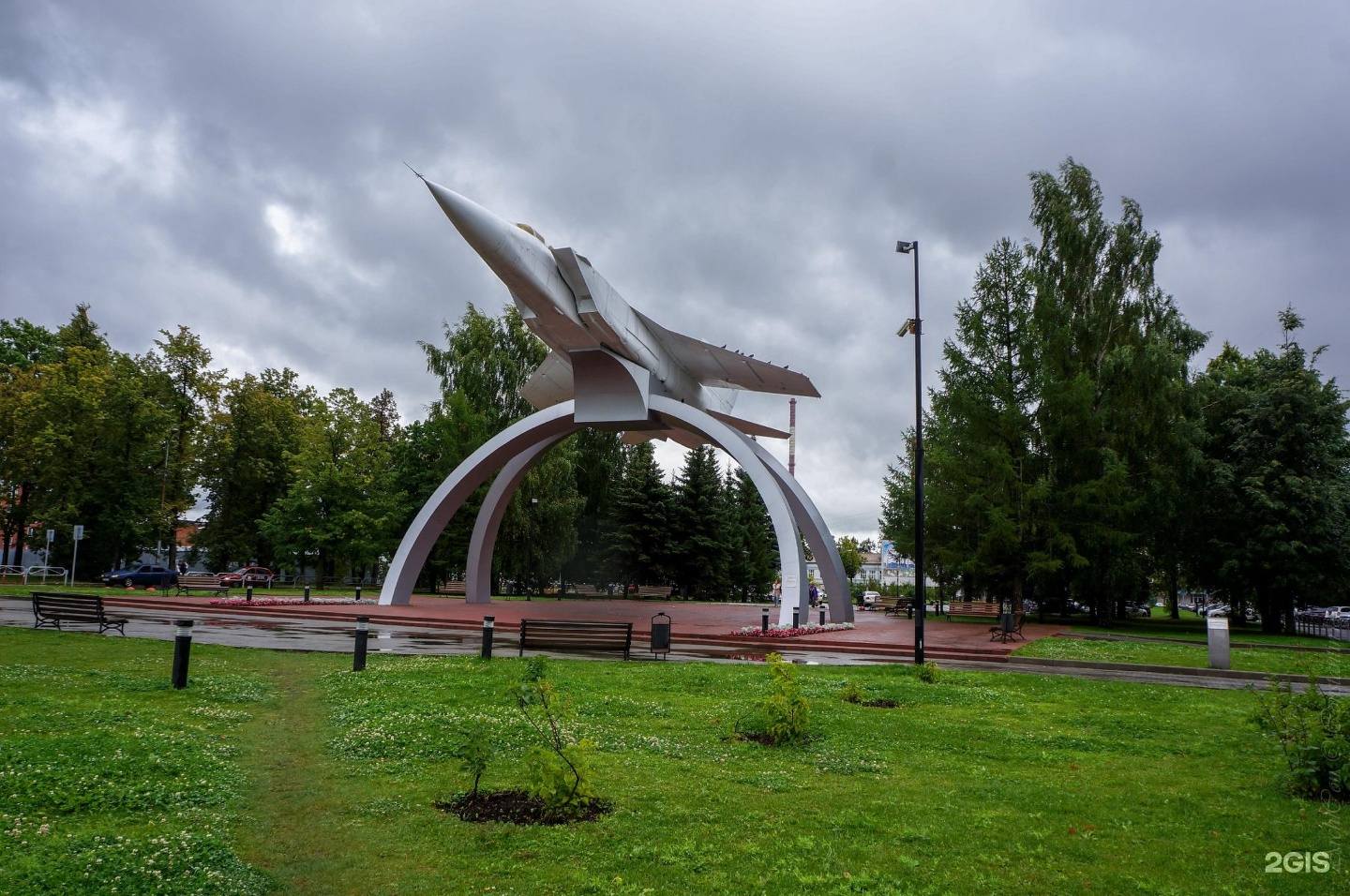 Самолет пермь. Памятник миг 31 в Перми. Монумент миг на взлете Пермь. Пермь памятник самолету миг. Самолёт на Чкалова в Перми.