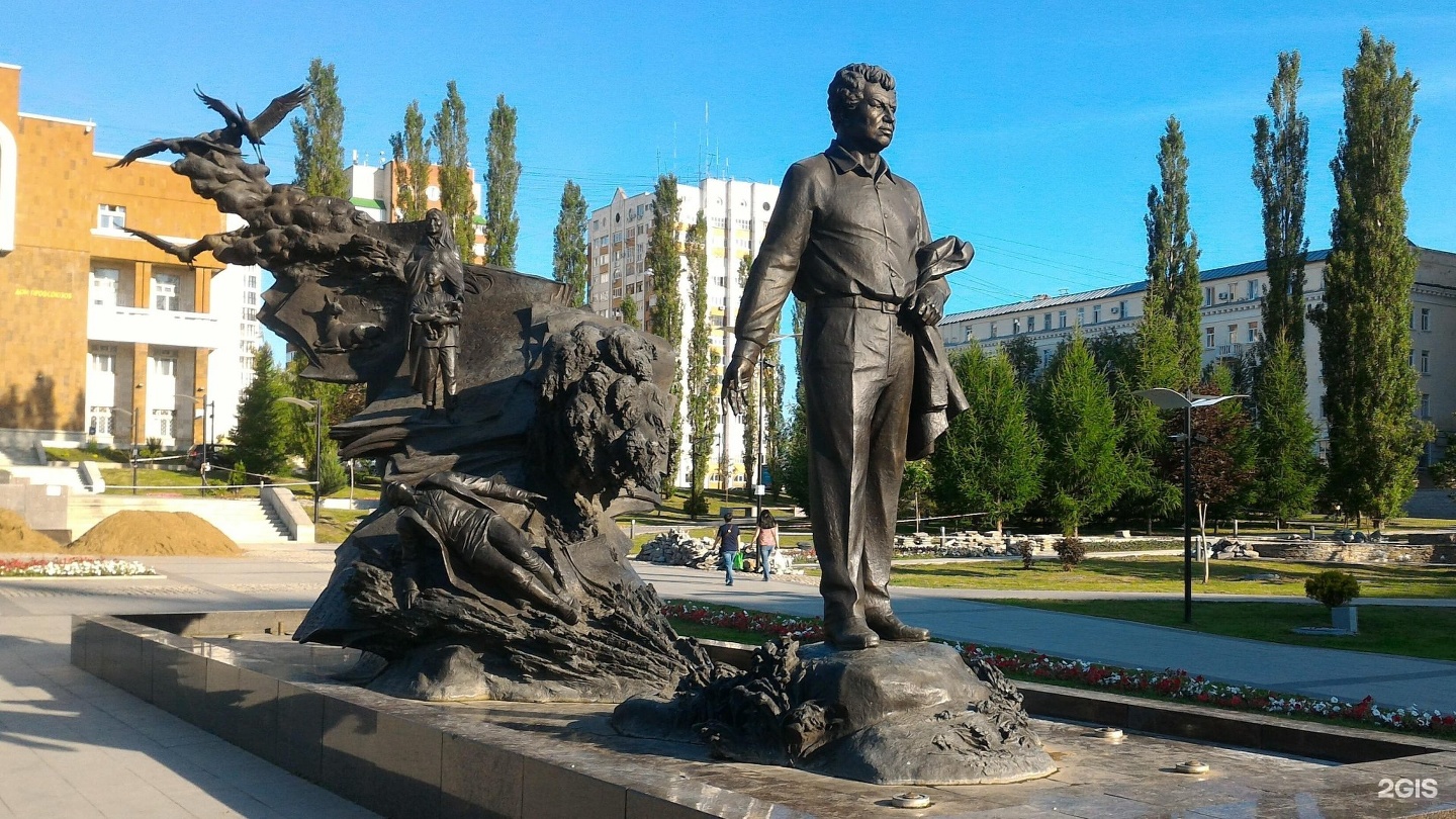 Памятник Мустаю Карима в Уфе