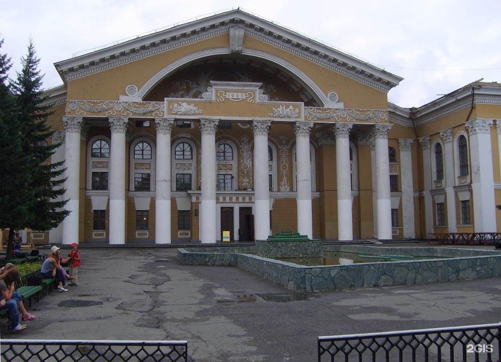 Городской дворец культуры. Дворец культуры Бийск. Городской дворец культуры города Бийска. Памятники культуры города Бийска. Достопримечательности Бийска Алтайский край.