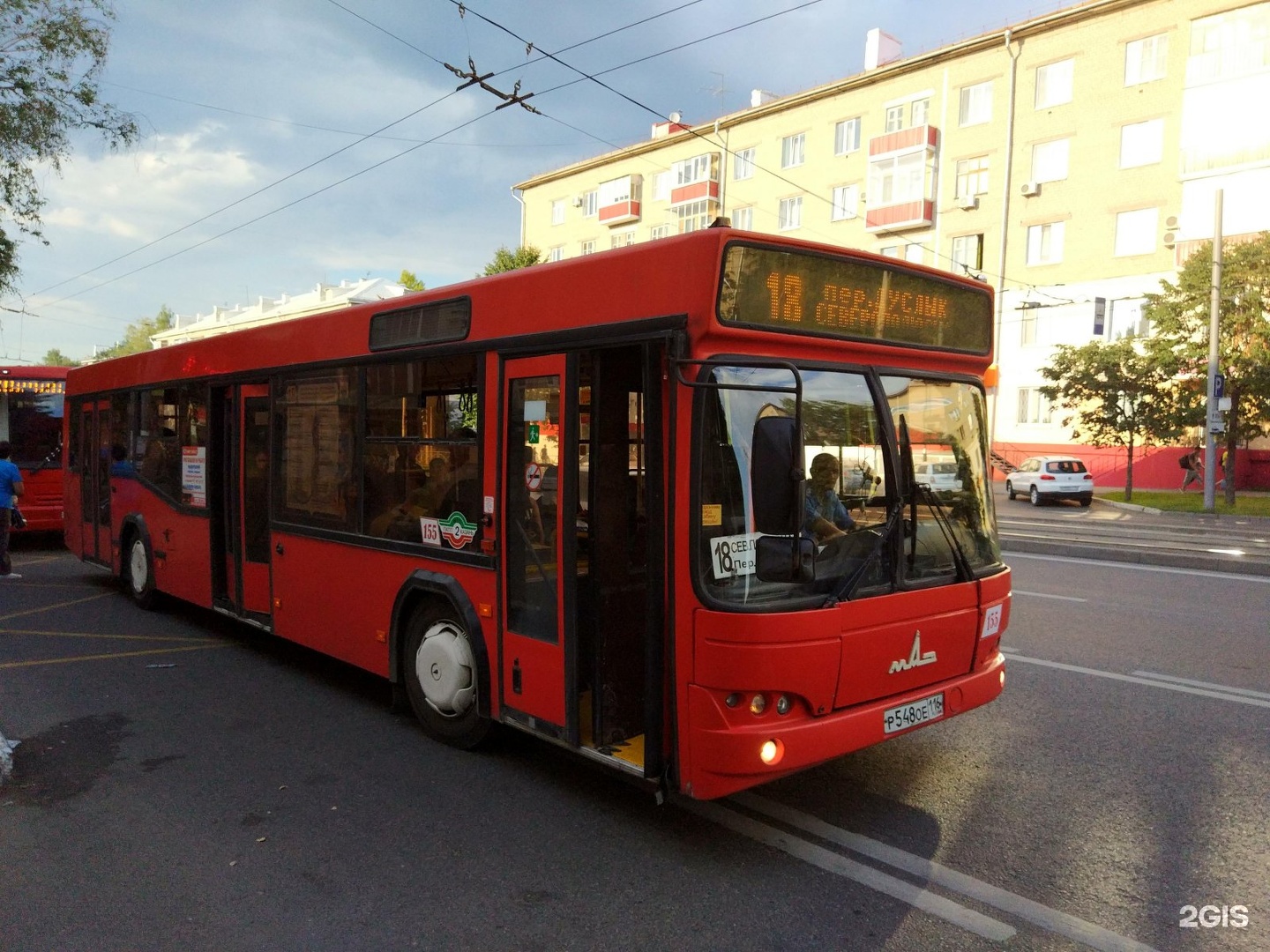 Красный автобус маршрутка