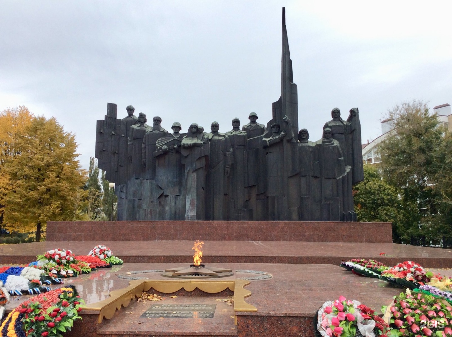 Города герои вечный огонь. Памятник на площади Победы Воронеж. Мемориальный комплекс площадь Победы Воронеж. Вечный огонь Воронеж памятник славы. Мемориал неизвестного солдата Воронеж.