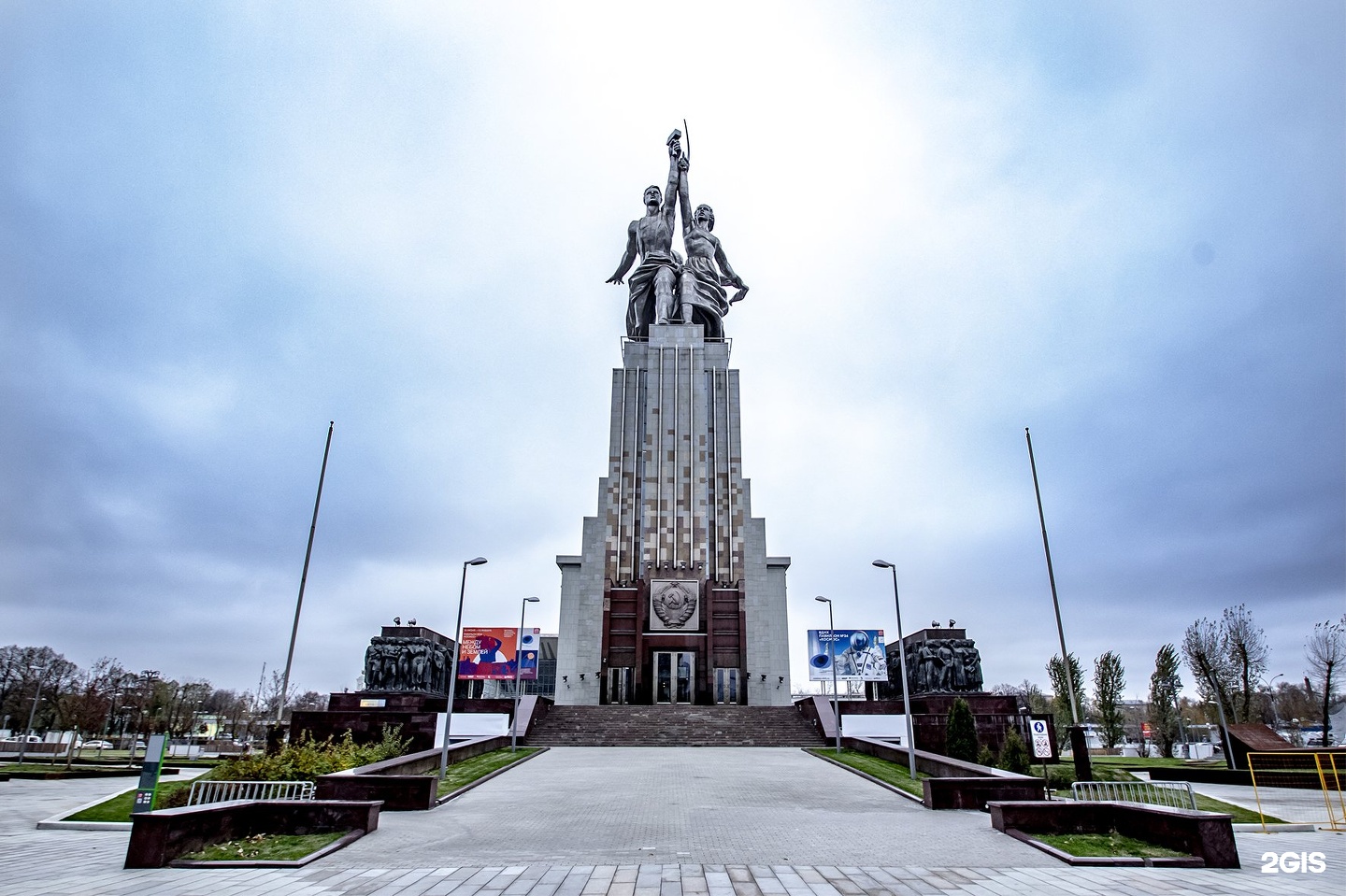 Памятник рабочий и колхозница в москве фото