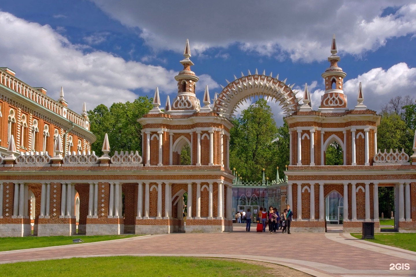 большой дворец и хлебный дом в царицыно