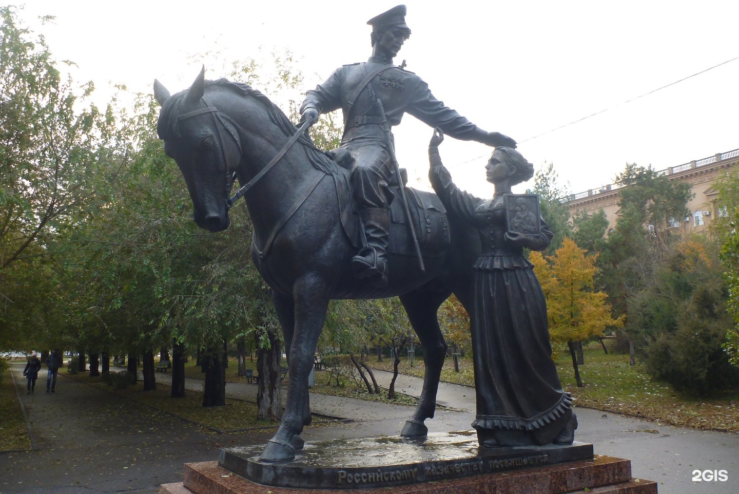 Казачества волгоград. Памятник казакам в Волгограде. Памятник казакам в Краснодаре. Памятник Донскому казачеству Волгоград. Памятник казакам в Краснодаре на улице красной.