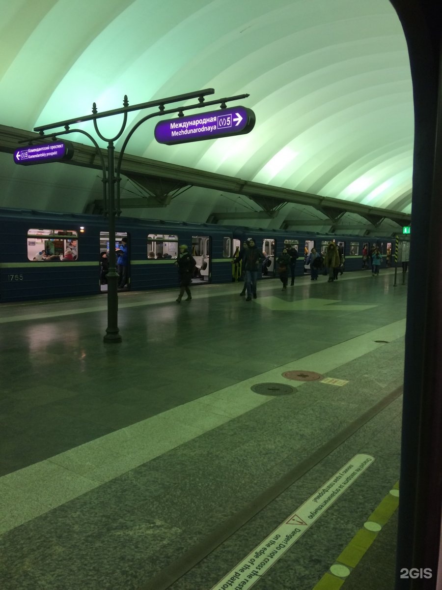 метро чкаловская вход