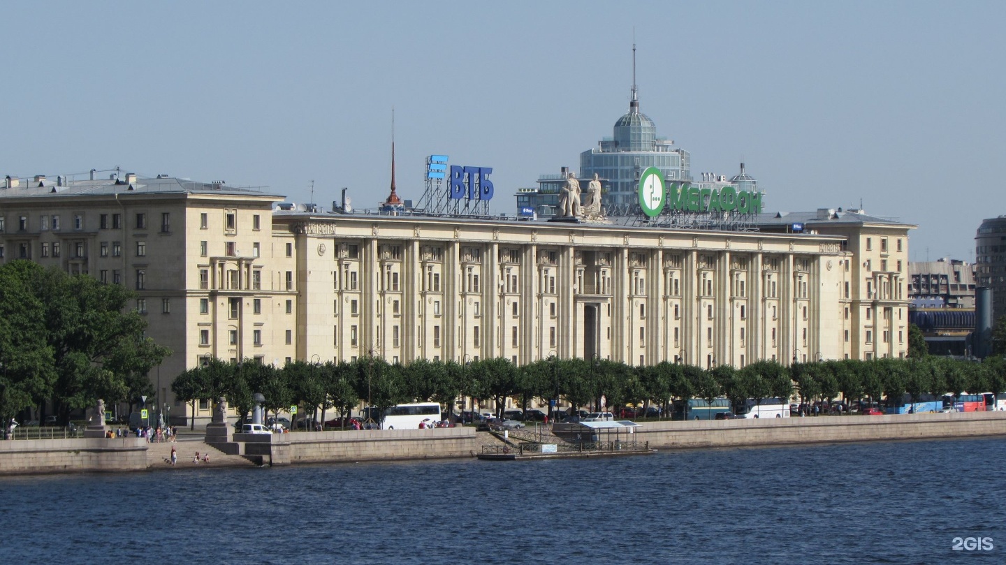 в спб на набережной