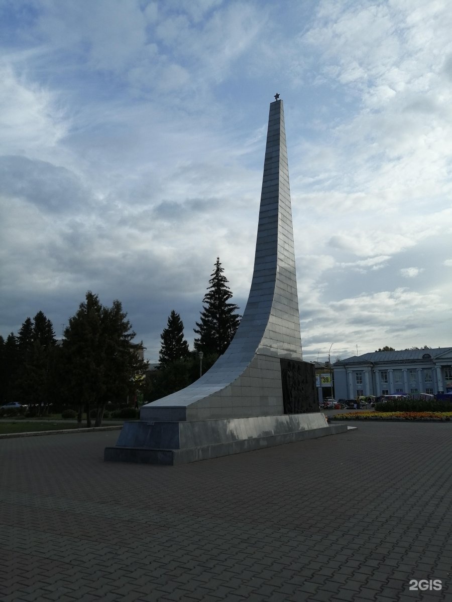 Новоалтайск. Обелиск скорби и славы в Новоалтайске. Монумент славы Новоалтайск. Стелла Новоалтайск. Памятник скорби и славы Новоалтайск.