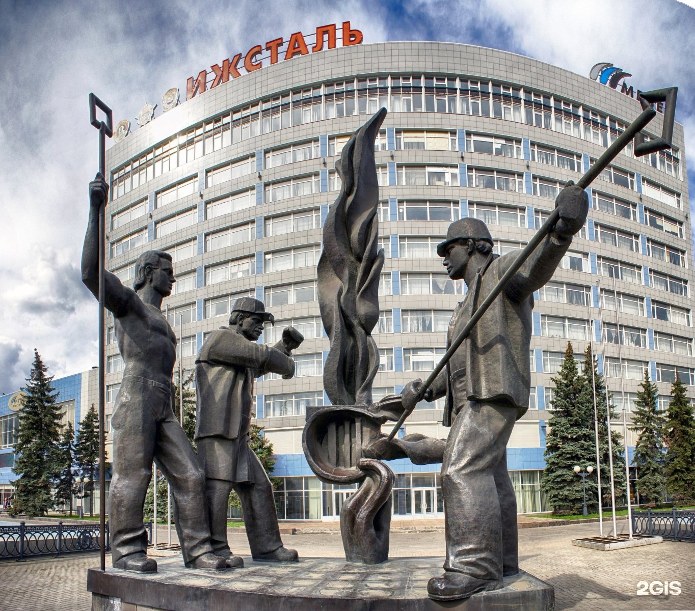 Памятник сталеварам в Ижевске