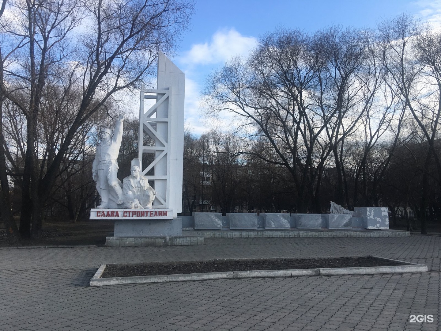 Строитель нижний тагил. Памятник строителям Нижний Тагил. Памятник Слава строителям Нижний Тагил. Монумент Слава строителям Альметьевска. Памятник Слава строителям Альметьевск.